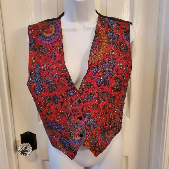 Match- Ups Vintage  Women's Red and Blue Patterned Beaded Vest - Picture 1 of 7